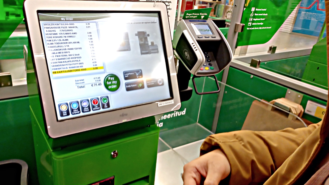 Self-service machine