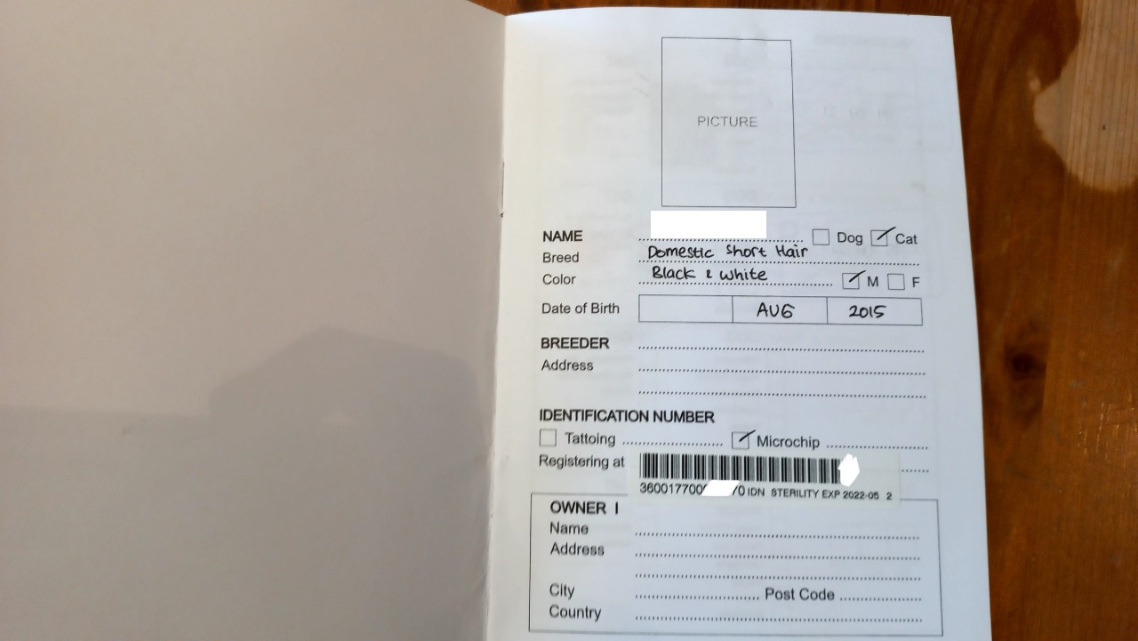 Microchip’s barcode that was injected into the cat’s skin.